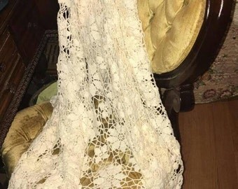 Shabby Chic Vintage hand crochet throw/bed cover/tablecloth