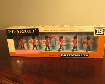 Vintage Britains Ltd Models Eyes Right Scots Guards Figures 7228 Marching At The Slope With Officer