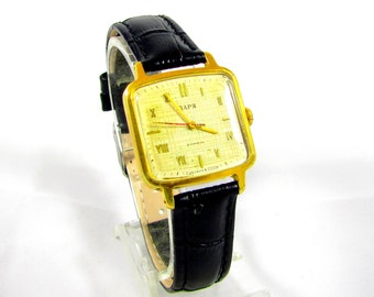 Zarja AU Gold Plated 21 Jewels Original womens wrist watch great condition USSR Rare Serviced & oiled