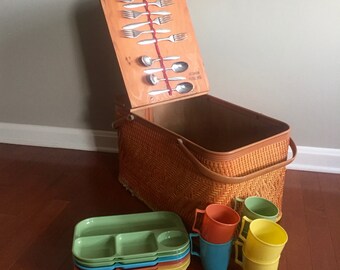 Vintage Redmon Picnic Basket - Wicker Basket - Picnic Supplies - Plate Set - Basket with Lid - Vintage Picnic