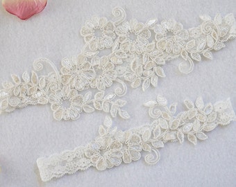 OFF WHITE DAISY wedding garter set, customizable, bridal garter, lace garter, keepsake and toss garter, wedding garter