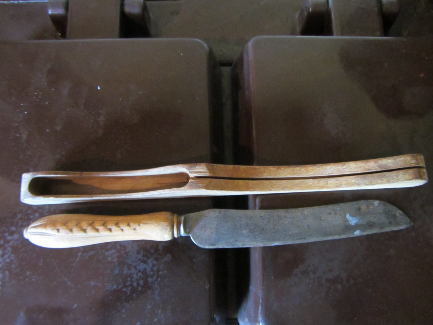 Antique bread knife with carved wood handle and keeper. Nowill