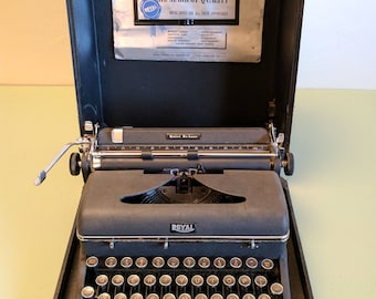 Royal Quiet DeLuxe A Model Mechanical Typewriter