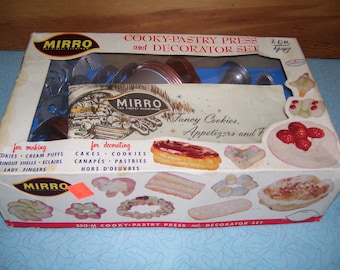 Vintage Mirro Cookey-Pastry Press and Decorator Set