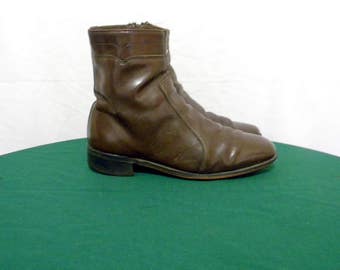 Sz 8.5 Vintage Chocalate Brown leather Dexter Men Zip up Ankle boots from the 70s.