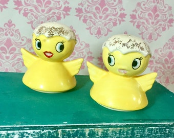 Vintage 1950s Chick Salt and Pepper Shakers, Yellow Chick Salt and Pepper, Kitschy Salt and Pepper Shakers, Kitschy Kitchen Decor