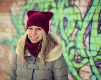 women's knitted hat and scarf