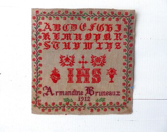 Abécedaire ancien 1912 Broderie ancienne Diy XXème siècle Rouge vert antique french vintage embroidery deco shabby rustique Made in FRANCE