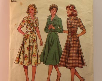 Vintage Sewing Pattern - Style Dress 2243 Size 12