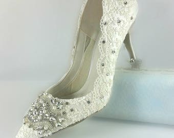 Lady Mary .. Ivory 1920s wedding shoes . Gatsby style shoes