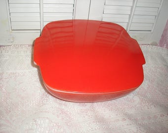 Estate;Vintage; 2.1/2 Quart Red Pyrex W/Lid Casserole