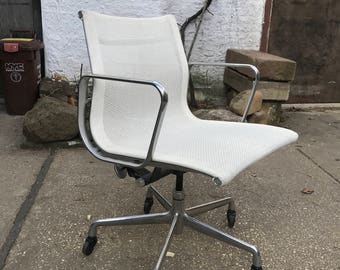 Herman Miller Eames Aluminum Management Office Chair