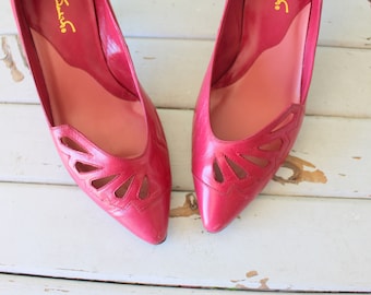 1980s PINK LEATHER Fancy Heels...size 8 womens....shoes. heels. pumps. hot pink. retro. fancy. classic. 80s accessories. pink heels. party