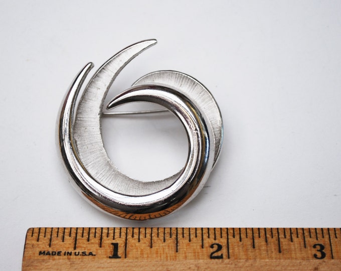 Crown Trifari Swirl Brooch - Silver tone - Mid century Modern pin