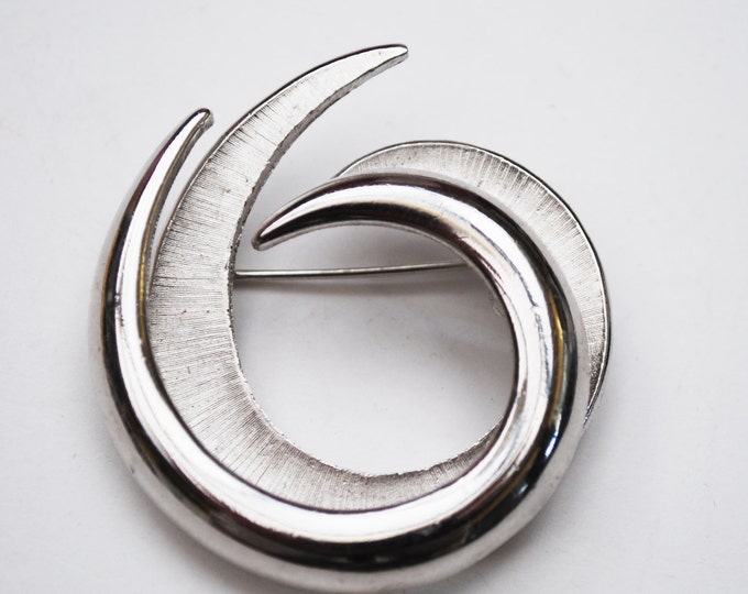 Crown Trifari Swirl Brooch - Silver tone - Mid century Modern pin