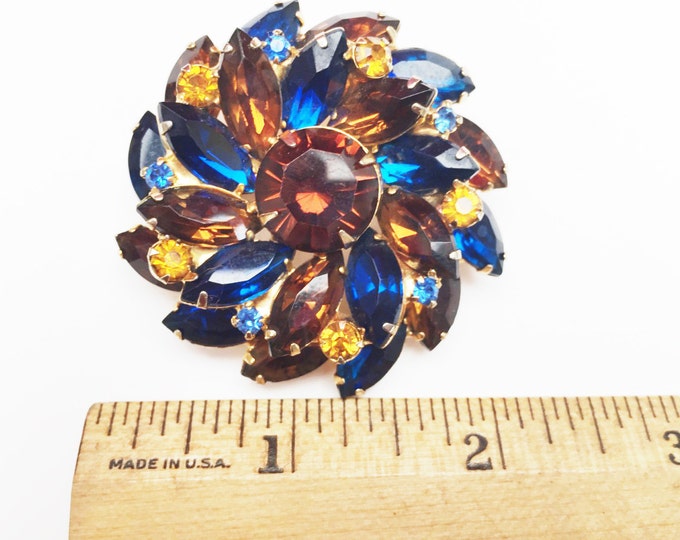 Atomic Flower Rhinestone Brooch - Earth tone Brown Blue Yellow - Gold plated Metal - Mid Century - Swirl Pin