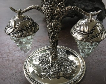 Godinger salt and pepper shaker grape vine leaves silver plated