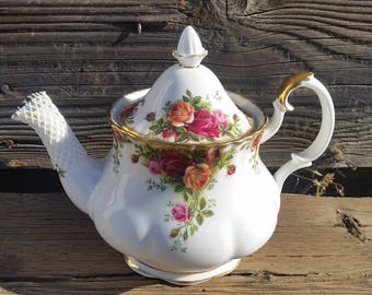 Royal Albert Bone China Old Country Roses 1962 Coffee Pot