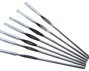 SALE - 7 pcs + 1pcs Set Stainless Steel Aluminum Crochet Hooks