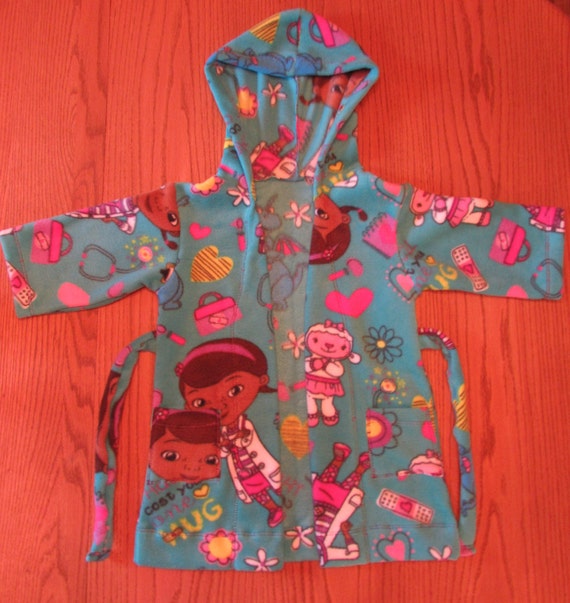 Doc McStuffin robe/Doc McStuffin fleece robe/girls robe/fleece robe/long robe/robe with pockets/girls gift/doc McStuffins/robe