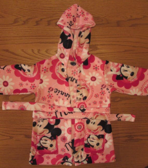 Minnie Mouse robe/Ready to ship and on sale/Minnie Mouse fleece robe/girls robe/fleece robe/long robe/robe with pockets/girls gift/Minnie