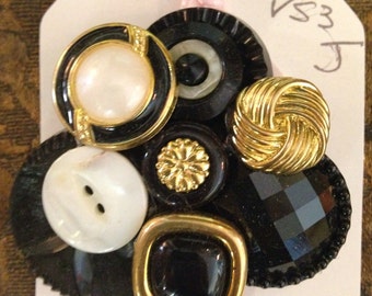 SALE! Vintage Black Button Cluster Brooch ~ Vintage Button Jewelry ~ Vintage Button Pin ~ Vintage Brooch Pin ~ Button Brooch ~ Vintage Pin