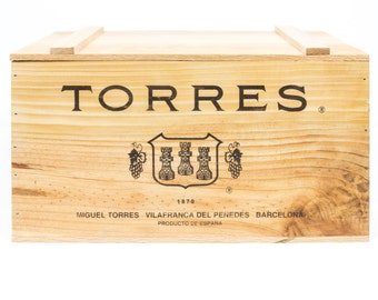 Solid Oak Wood Crate with lid made from a Torres Wine Crate Panel