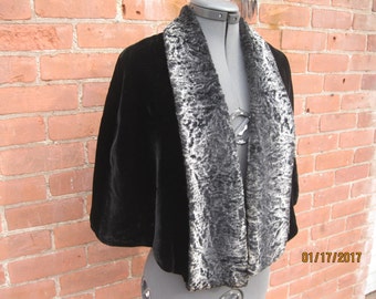 Vintage Black Velvet Cape / Capelet Faux Fur Trim