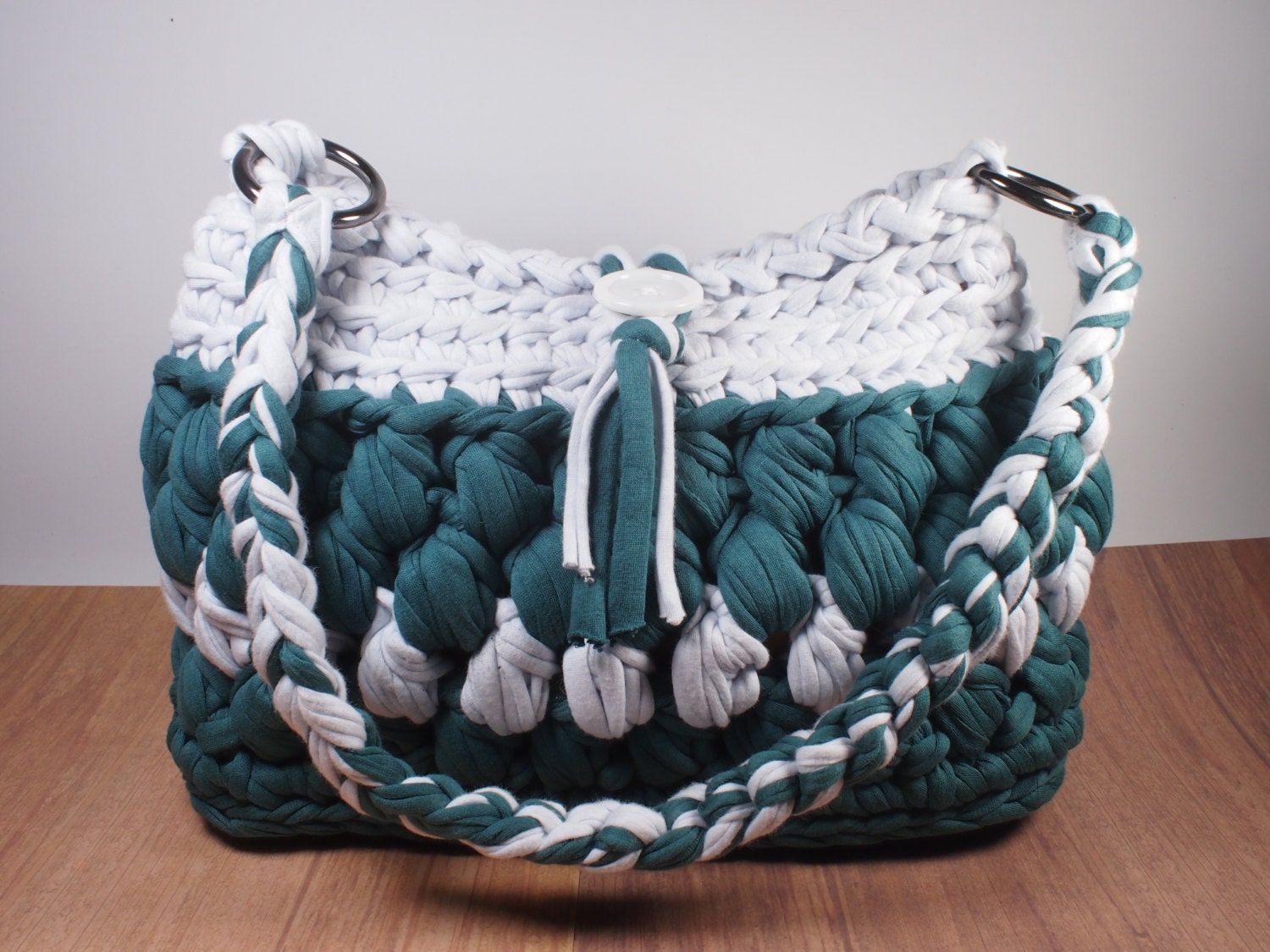 T shirt yarn. Green and white crochet bag. T shirt yarn bag