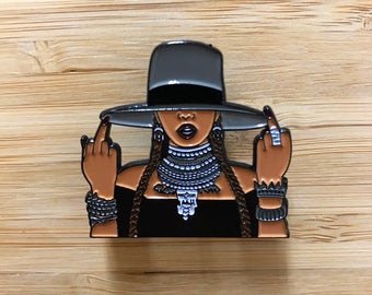 Beyonce Enamel Pin, Cute Beyonce Jewelry, Cute Lapel Pins, Beyonce Jay Z, Beyonce Gift, Queen Bey, Beyonce Formation, Beyonce Lemonade