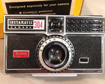 Free Shipping! Vintage Kodak Instamatic 304 Camera Complete With Field Case