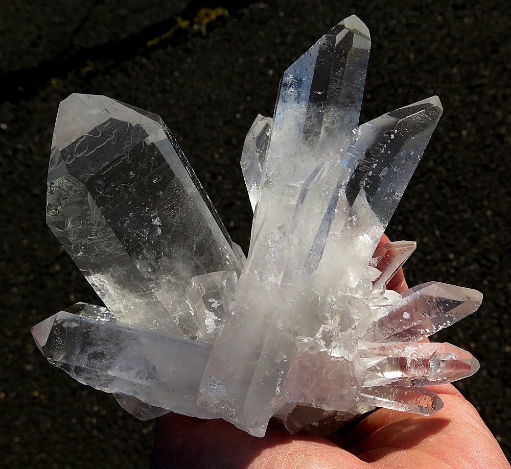 Quartz crystal. Кристалл Кайбурр. Кварц или горный хрусталь. Асимметричные Кристаллы.