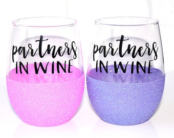 Best Friend Glitter Wine Glasses // Best Friend Gifts // BFF Gift // Sister Gift // Friendship Gift // Unique Gift Idea // Partners in Wine