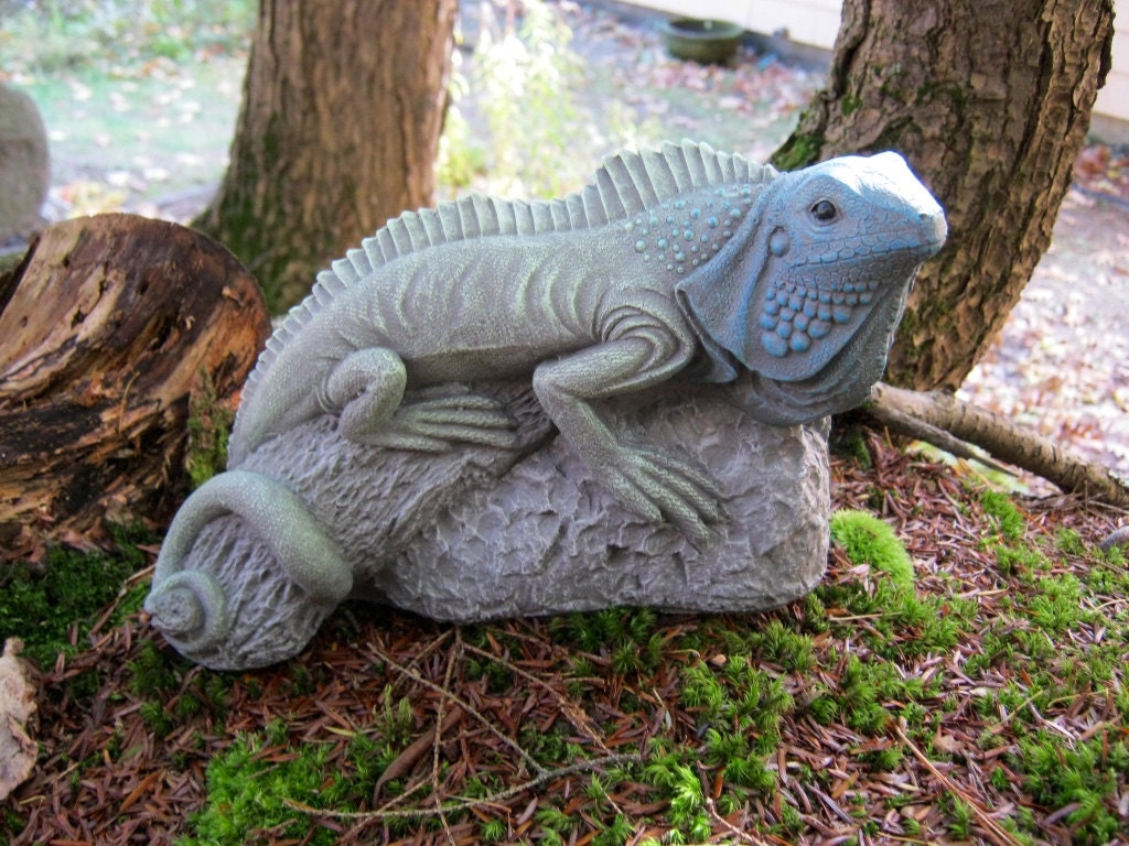Iguana Iguana Garden Statue Reptile Garden Decor Painted
