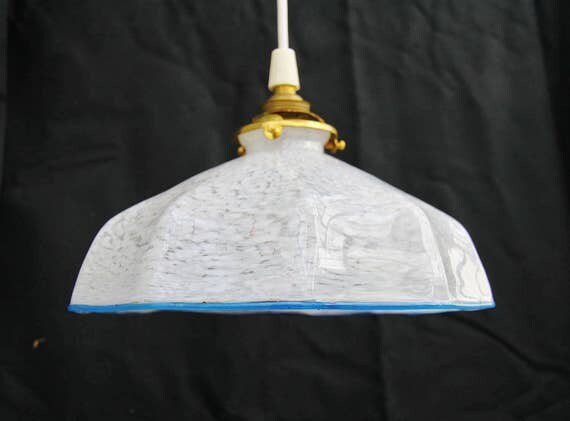 Lustre blanc bleu opaline neige clichy verre bleu roi par holy10 Lustre bleu oriental