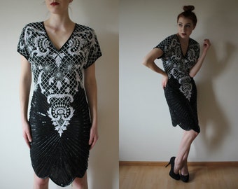 vintage 1980s black and white sequin mini dress / beaded keyhole back scalloped hemline / v neck sheath dress / nye holiday party dress