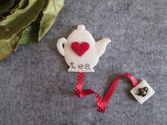 Teapot bookmark; Felt bookmark; Tea bookmark; Gift for Readers; Stocking stuffers; Party favors; Christmas gift; Planner accessories.