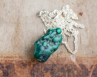 Rough Malachite Necklace in Gold or Silver, Malachite Jewelry, Green Stone Necklace, Genuine Malachite Jewellery, Raw Crystal Necklace