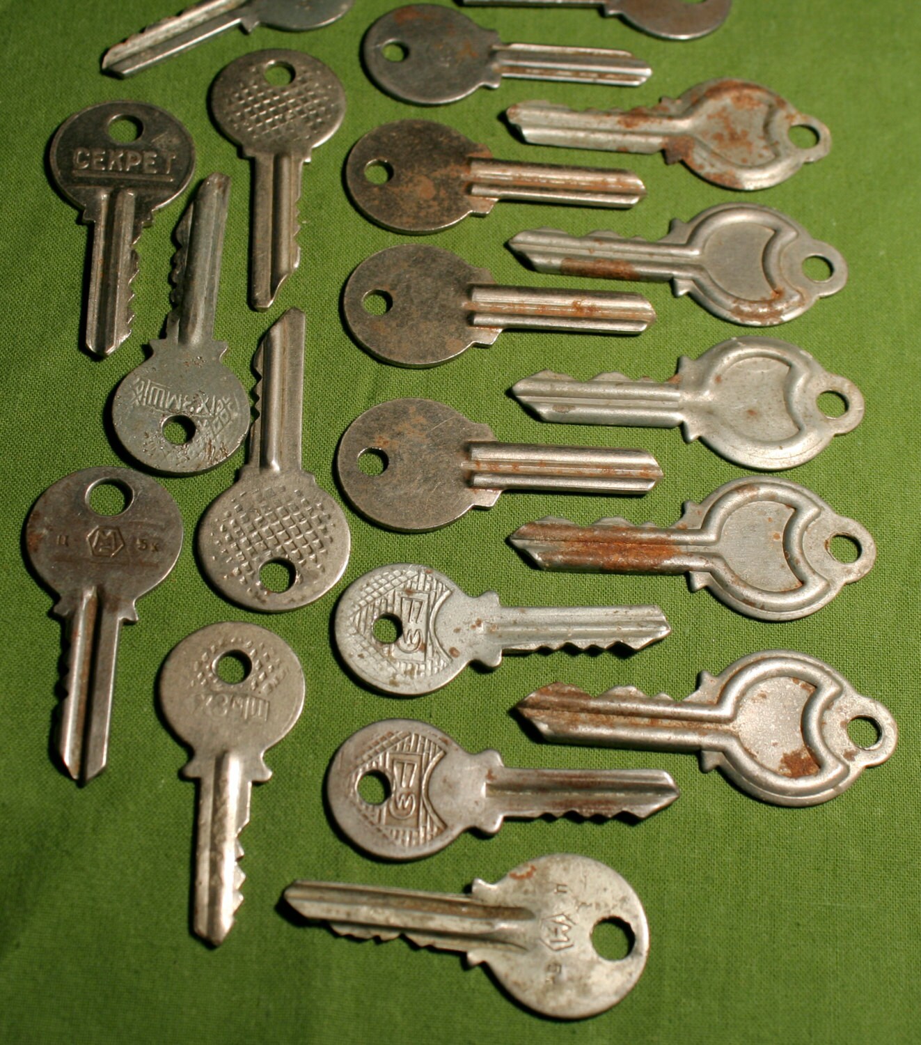 Set of 20 vintage iron rustic keys, old vintage keys, skeleton key