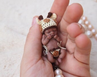 Giraffe AA baby - Custom hand sculpted OOAK - Micro mini black baby - Polymer clay original hand sculpted art doll 1:12 dollhouse scale
