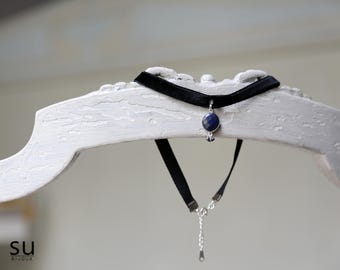 Collier ras de cou et ses pierres fines