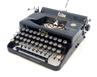 Erika model 5 typewriter, black typewriter, 1930s typewriter, portable typewriter, working typewriter, vintage typewriter, old typewriter.