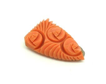 Vintage Dress Clip | Bakelite Dress Clip | Bakelite Brooch | Bakelite Pin | 1940s Dress Clip | Single Dress Clip | Carved Coral Dress Clip