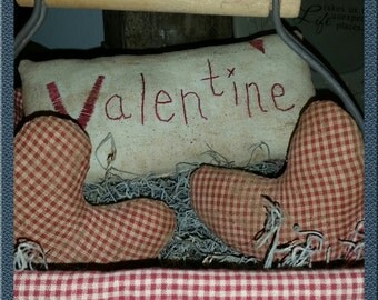 primitive Valentine pillow tuck, Valentines Day decor, Valentine bowl fillers, OFG, FAAP, prim Valentine hearts, Valentine ornies