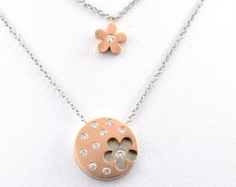 Unique pendant featuring 2 wearable items.