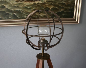 Tripodlampe "Mercator" walnut and brass