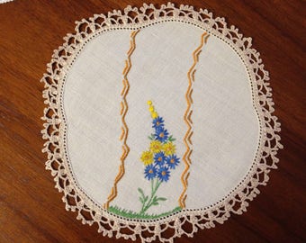 Vintage hand embroidered round doily, 20 cm, blue and yellow flowers