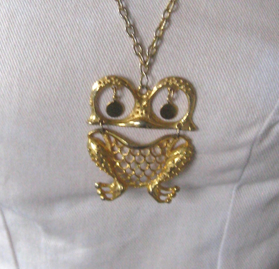 frog pendant necklace . retro frog Necklace . frog Pendant
