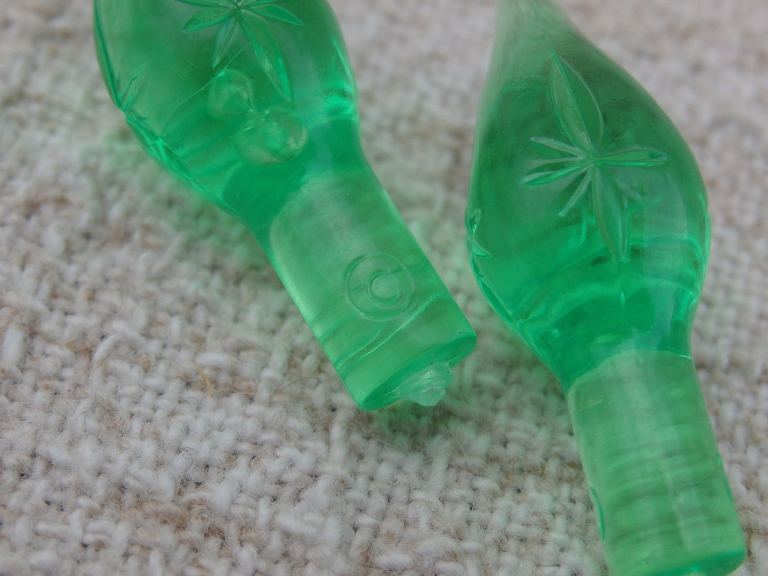 12 green plastic pegs for ceramic christmas tree or crafting 12 green plastic pegs for ceramic christmas tree or crafting