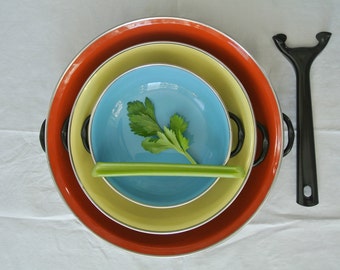 Set of THREE (3) Retro "Nesting" Enamel Paella Pans & Handle-Made in Yugoslavia